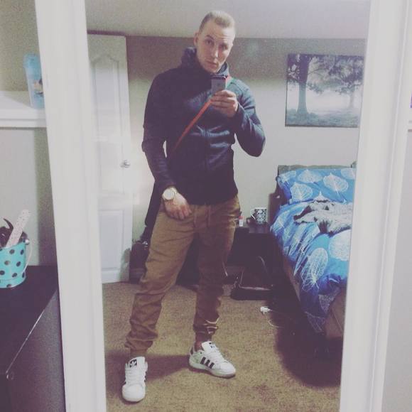 Meet your Posher, Andrew - Picture 1 of 1